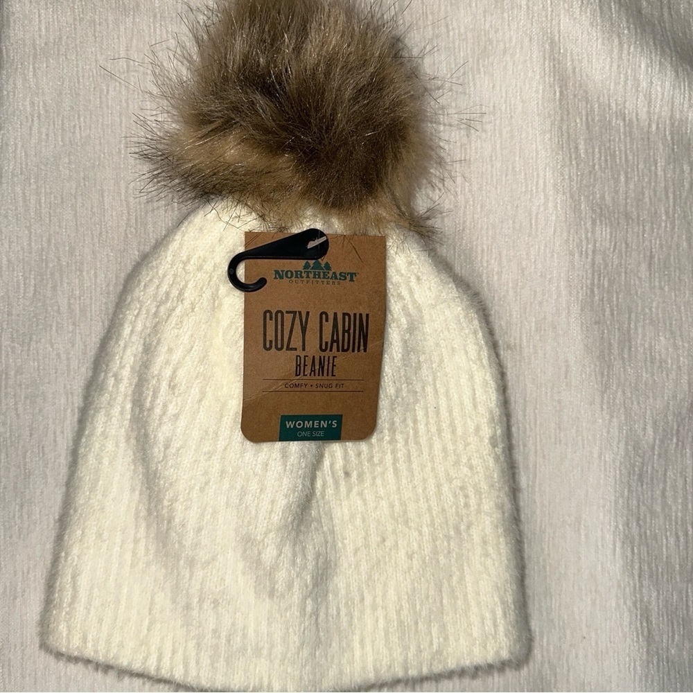 Northeast Outfitters Hat Womens OS Cream Cozy Cabin Rib Faux Fur Pom Beanie NWT